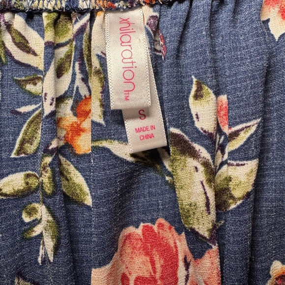 Woman's Xhilaration Wide Leg V Neck Navy and Pink Floral Jumpsuit. Size S - Picture 8 of 8